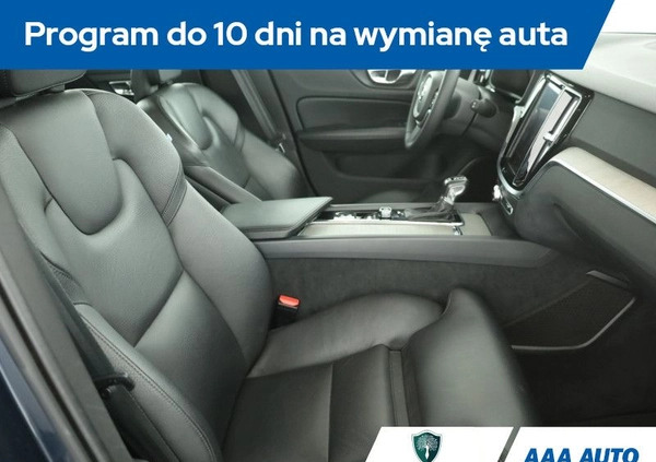 Volvo V60 cena 100001 przebieg: 169643, rok produkcji 2019 z Mikołajki małe 352